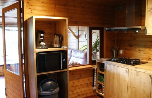 Reutum House | Cozy Woodhouse Bungalow with Jacuzzi & Lake View