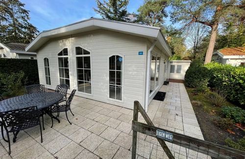 Beekbergen-Zuid House | Cozy 2-Bedroom Chalet with Terrace for Family Getaways