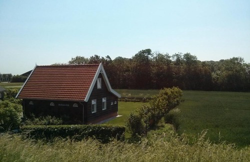 Sint Maartensdijk House | Cozy 4-Person Holiday Home at De Zeeuwse Dijk Tholen