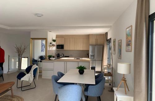 Cagnes-sur-Mer Apartment | Elegant 4-Piece Retreat with Pool Access for Your Family