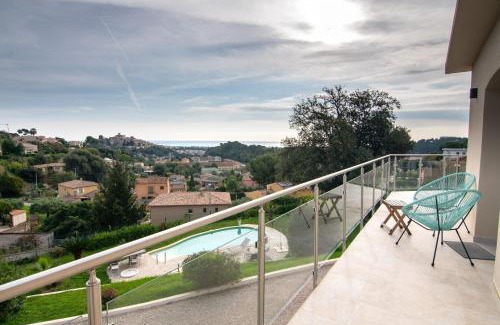 Cagnes-sur-Mer Apartment | Elegant 4-Piece Retreat with Pool Access for Your Family