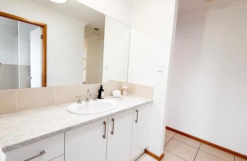 Estella House | 4 Pinnacle Place
