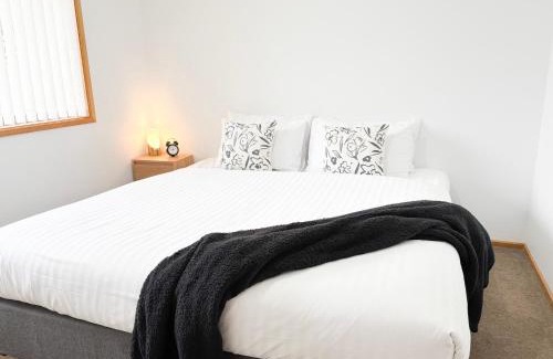Estella House | 4 Pinnacle Place