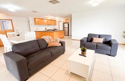 Estella House | 4 Pinnacle Place