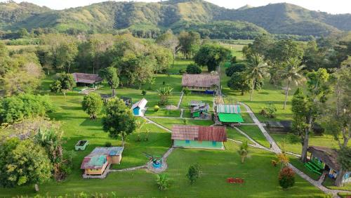 East Manggarai Bed & Breakfast | Discover 4 Pohon - Les 4 Arbres with Private Beach Access