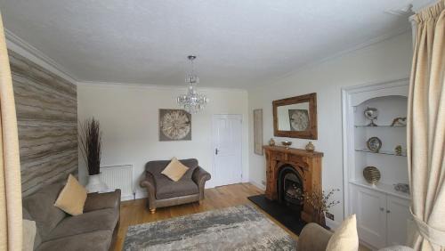 Perth Apartment | Discover 3 Cozy Bedrooms with Free Parking & Child-Friendly Amenities