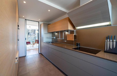 Reims City Centre House | Relax at Private Home Jean d'Orbais with Spa & Kitchen