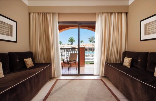El Quseir Hotel | 4 Relaxing Rooms with Outdoor Pools Escape Close to Beach Attractions