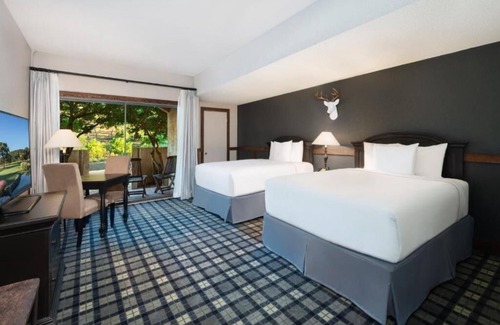 Boerne Hotel | 4 Relaxing Units w/Breath-taking Views! Onsite Pool, near Boerne Park!