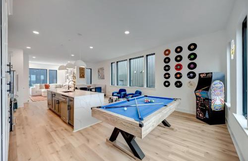 Hurwood Heights House | 4 Rooftop Decks 4 Hot Tubs Game Rooms & Sauna