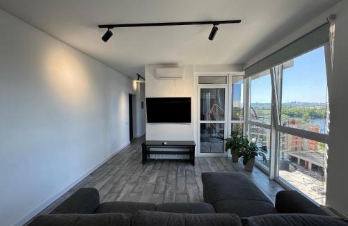 Pozniaky Apartment | Scenic 4-Room Apartment Overlooking the Dnieper River