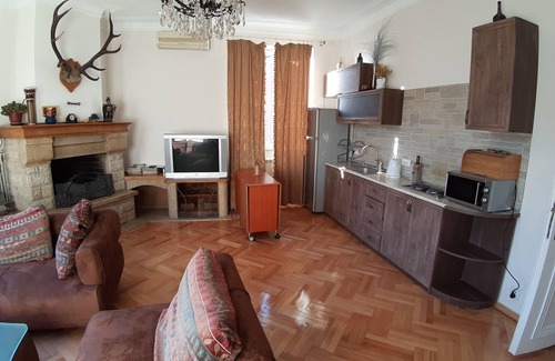 Tbilisi City Centre Apartment | Cozy 4-Room Apartment in Historic Old Town