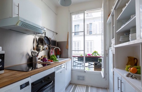 7th Arrondissement Apartment | Charming 4 Rooms Near Eiffel Tower with Spa & Kitchen