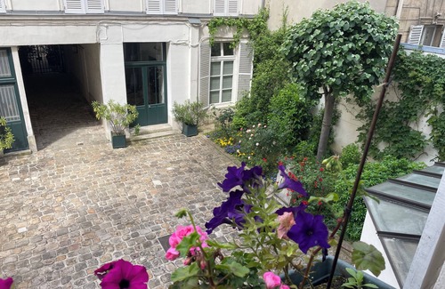 7th Arrondissement Apartment | Charming 4 Rooms Near Eiffel Tower with Spa & Kitchen