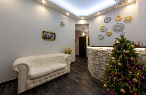 Airport District Hotel | Comfortable Stay at 4 Rooms Hotel with Breakfast & Hot Tub