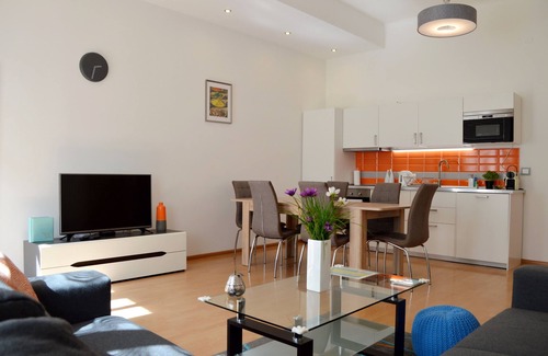 Prague 2 Apartment | Unmatched Comfort: 4 Rooms with King Beds & Netflix