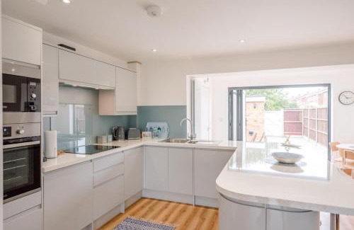 Pakefield House | Family-Friendly Retreat at 4 Sea View Walk, Pakefield