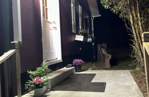 South Salem House | Unforgettable Stays at 4 Seasons By The Lake - Rated 10/10