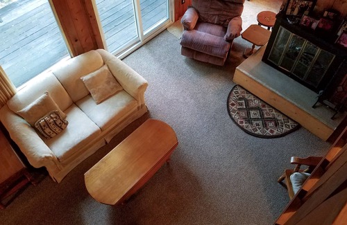 Hillman Cottage | 4 Seasons, Charming Lakefront Cottage on Ess Lake