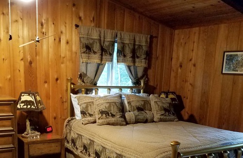 Hillman Cottage | 4 Seasons, Charming Lakefront Cottage on Ess Lake
