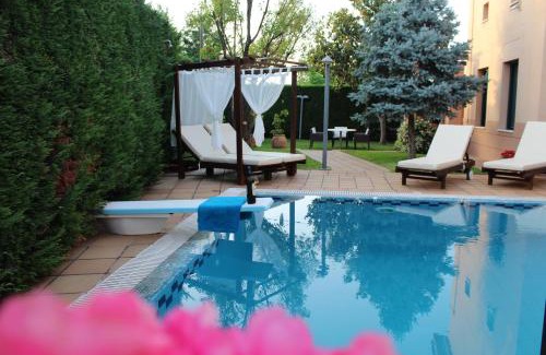 Trikala Villa | Relaxing 4-Star Pool Villa Near Meteora with Ocean Views