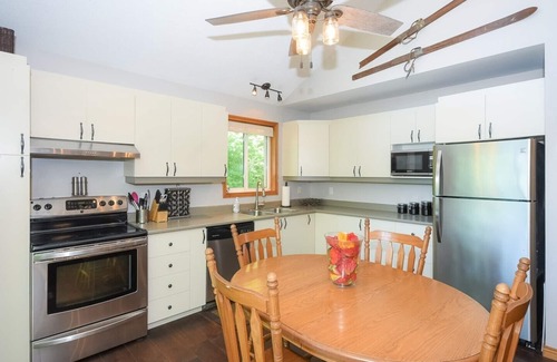 Northfield Cottage | Experience a Waterfront Retreat with Spa and Ocean Views