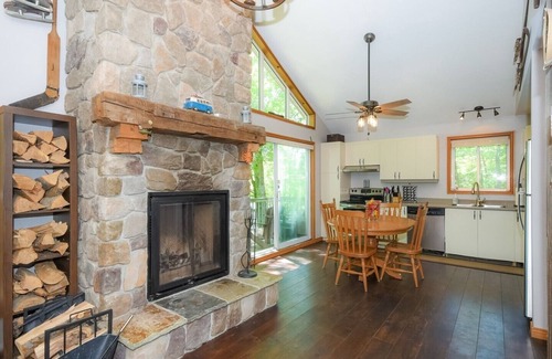 Northfield Cottage | Experience a Waterfront Retreat with Spa and Ocean Views
