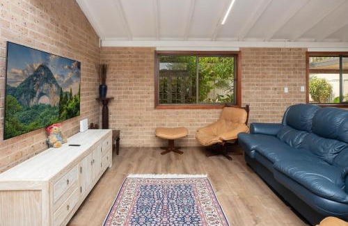 Port Macquarie House | Inviting Stay at 4 Shelly Beach Road with Breakfast Included