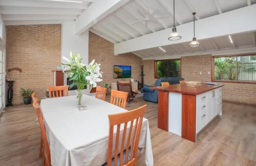 Port Macquarie House | Inviting Stay at 4 Shelly Beach Road with Breakfast Included