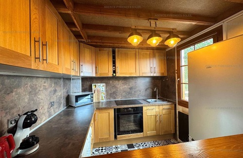 Matemale Ski Chalet | Family-Friendly Chalet Matemale with Spa and Kitchen Amenities