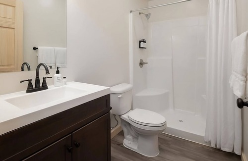 Boardman Hotel | Relax in Pet-Friendly Units with Ocean Views & Pool Access