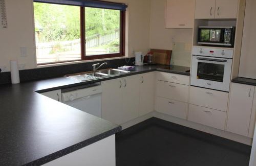 Hanmer Springs House | Family-Friendly Retreat at 4 St James Avenue - Rated 8.5/10