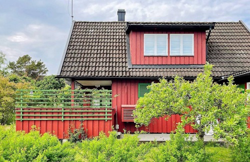 Grisslehamn House | Stylish 4-Star Holiday Home with Oceanfront Bliss