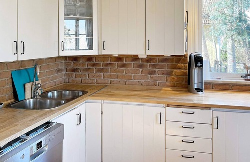 Ekero House | Comfortable 4-Star Holiday Home in Ekerö with Great Amenities