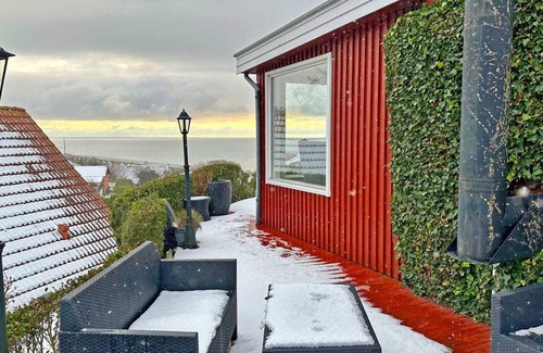 Arnager House | Relaxing Oceanfront Holiday Home in Rønne Awaits You