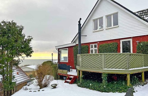 Arnager House | Relaxing Oceanfront Holiday Home in Rønne Awaits You
