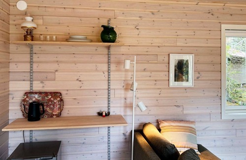 Vato House | Comfortable 4-Star Holiday Home in VäTö with Breakfast