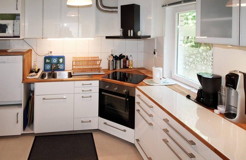 Harplinge House | Cozy 4-Star Holiday Home in Harplinge with Kitchen & Breakfast