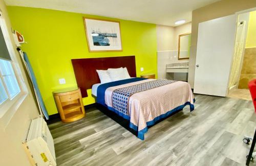 Los Angeles Hotel | Budget-Friendly 4 Star Motel with Family Amenities