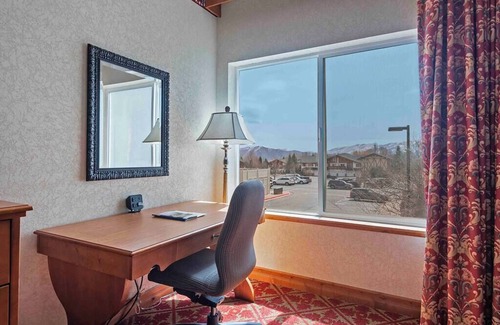 Zermatt House | Experience Comfort at Zermatt Resort King Suite Near Park City