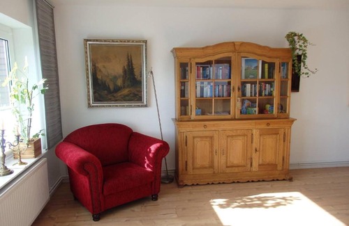 Tolk Apartment | Top-Rated 4-Star Getaway: Herbert's Herberge Awaits You