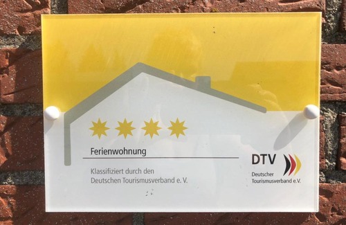 Tolk Apartment | Top-Rated 4-Star Getaway: Herbert's Herberge Awaits You