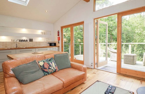 Looe Cottage | Pet-Friendly 4 Stonerush Valley with Spa and Hot Tub