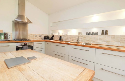 Looe Cottage | Pet-Friendly 4 Stonerush Valley with Spa and Hot Tub