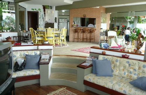 Ubatuba House | Spacious Suites for 15 with Pool, Tennis Court & Garden
