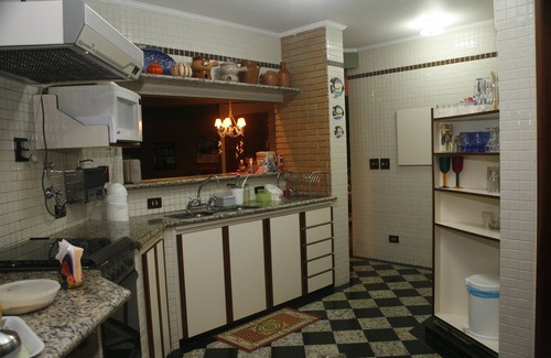 Ubatuba House | Spacious Suites for 15 with Pool, Tennis Court & Garden