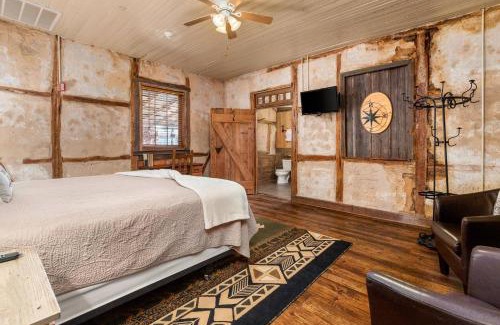 New Braunfels House | Relaxing Family Retreat at The Judge's Chamber in Gruene