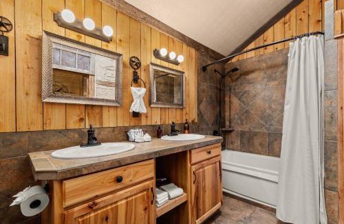 New Braunfels House | Relaxing Family Retreat at The Judge's Chamber in Gruene