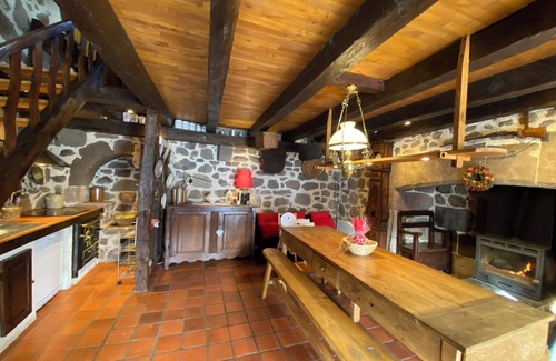 Mandailles-Saint-Julien House | Inviting House in Barridade with Spa & Hot Tub Amenities