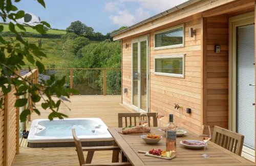 Looe House | Discover 4 Valley View: A Comforting 4-Star Retreat